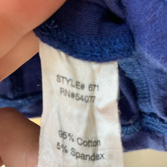 Women’s Dark Blue CAbi Ruched Fitted V Neck Shirt with ruched sleeves, size M - Picture 7 of 9